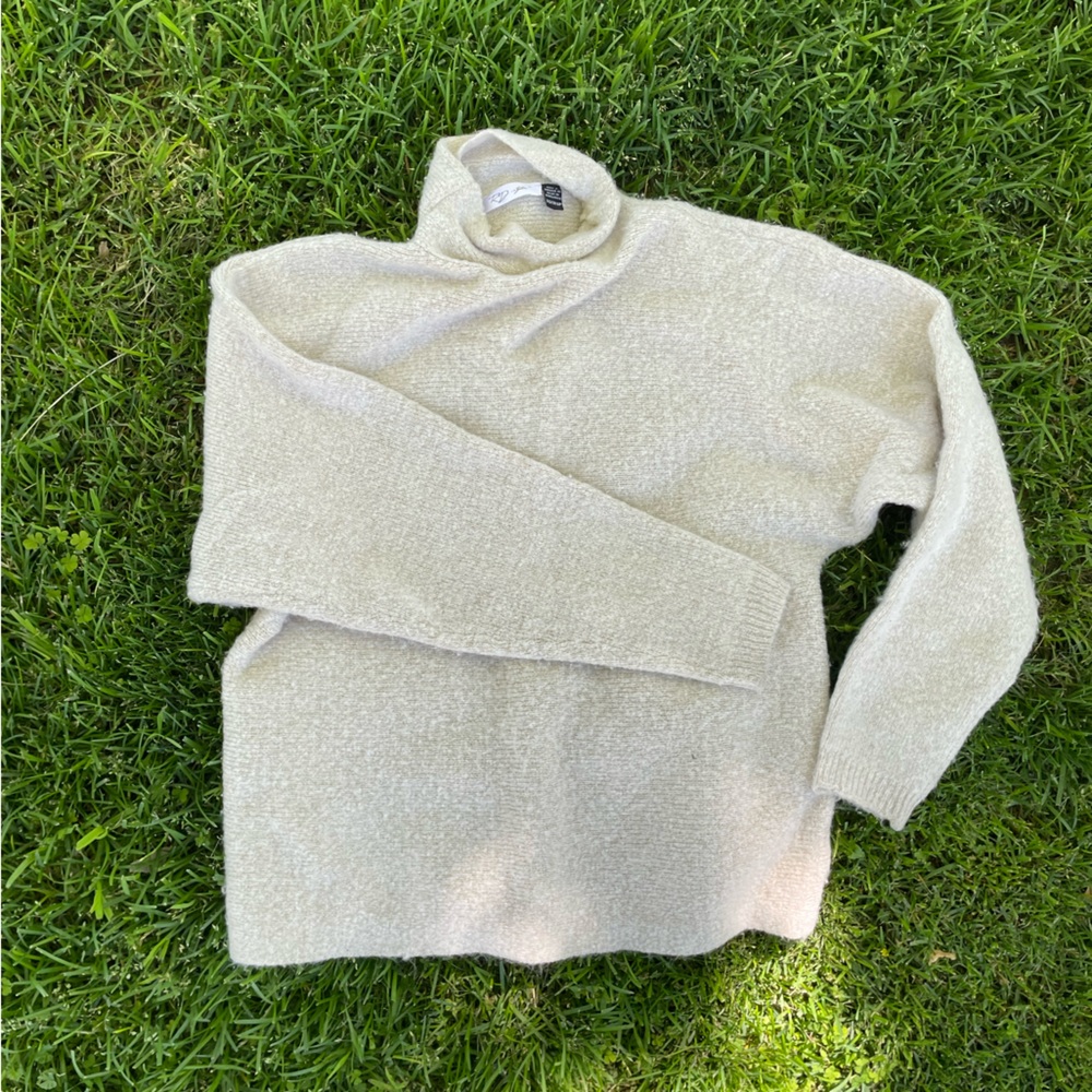XS Cream Turtleneck Sweater
